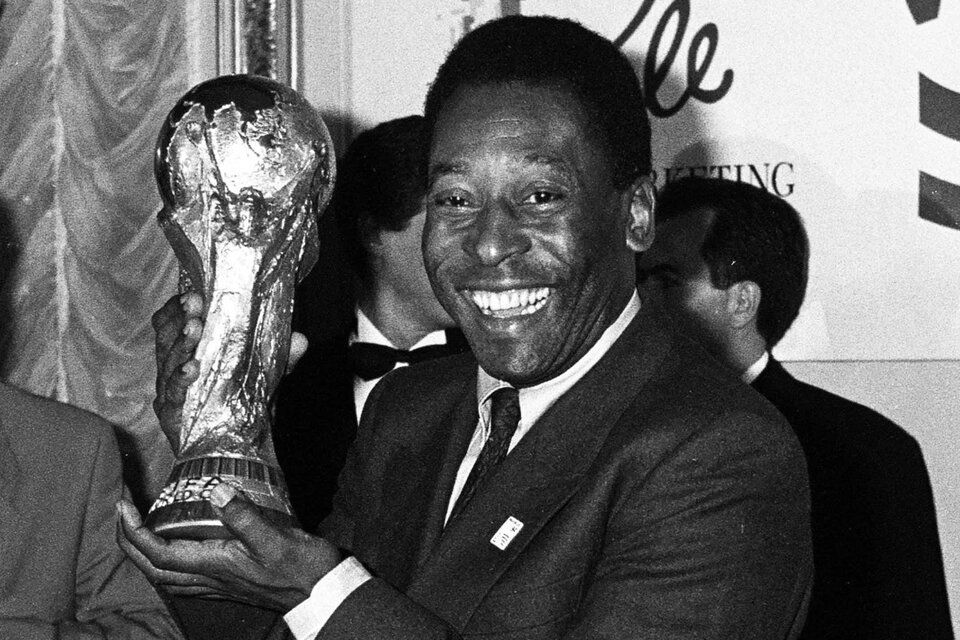 Pelé, uno de los más grandes jugadores de la historia