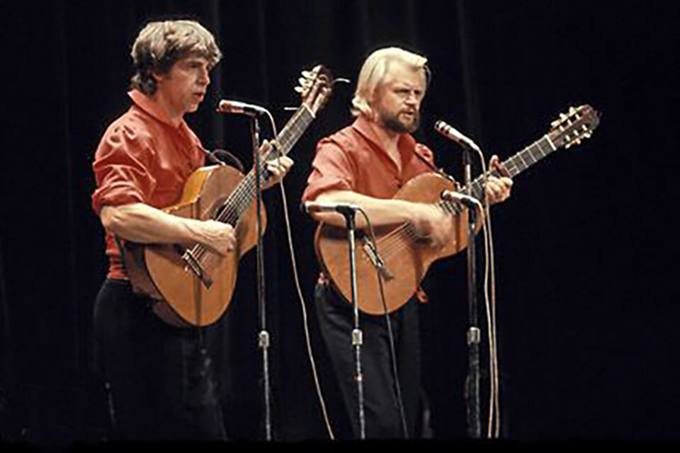 Roy Williamson y Ronnie Browne, los integrantes de The Corries. 