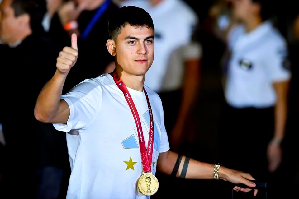 Paulo Dybala donó su medalla de Campeón del Mundo a la Roma  (Fuente: AFP)