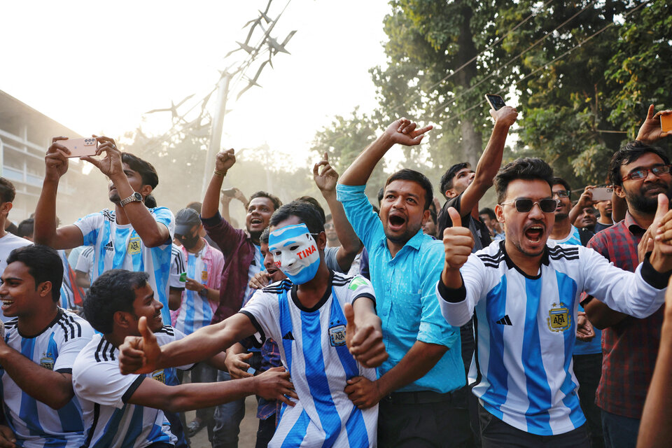 impatizantes de la selección argentina en Bangladesh. Imagen: NA.