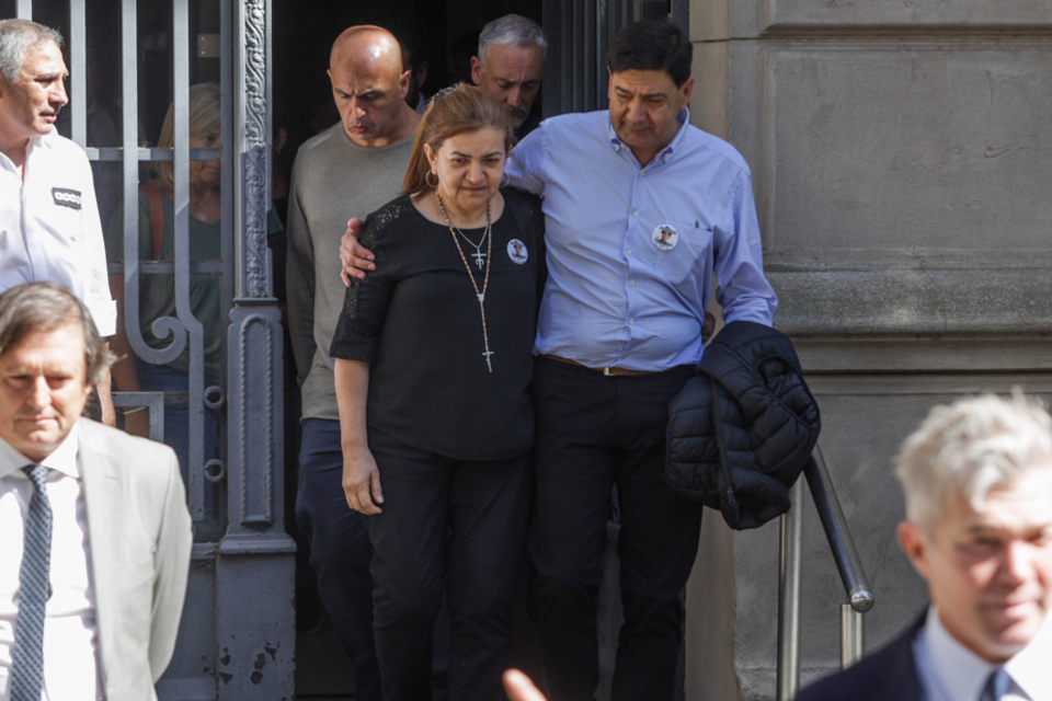 Los padres de Fernando a la salida del tribunal. (Fuente: Télam)