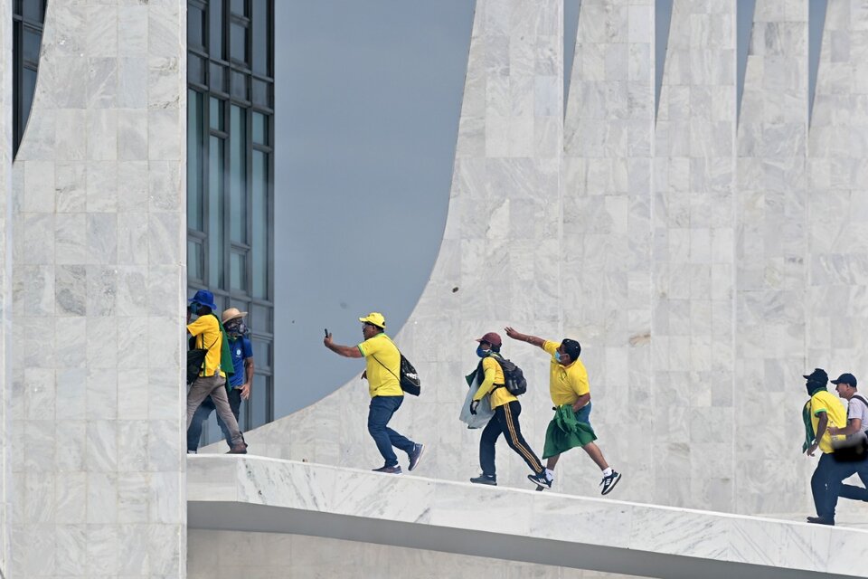 Urgente: Bolsonaristas golpistas toman el congreso en Brasilia