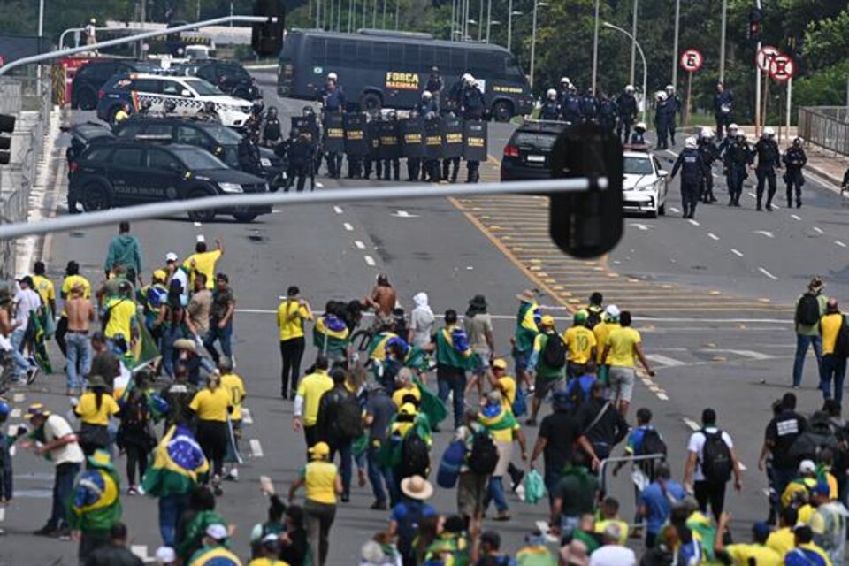 Simpatizantes de Jair Bolsonaro intentaron tomar el Congreso (Fuente: EFE)