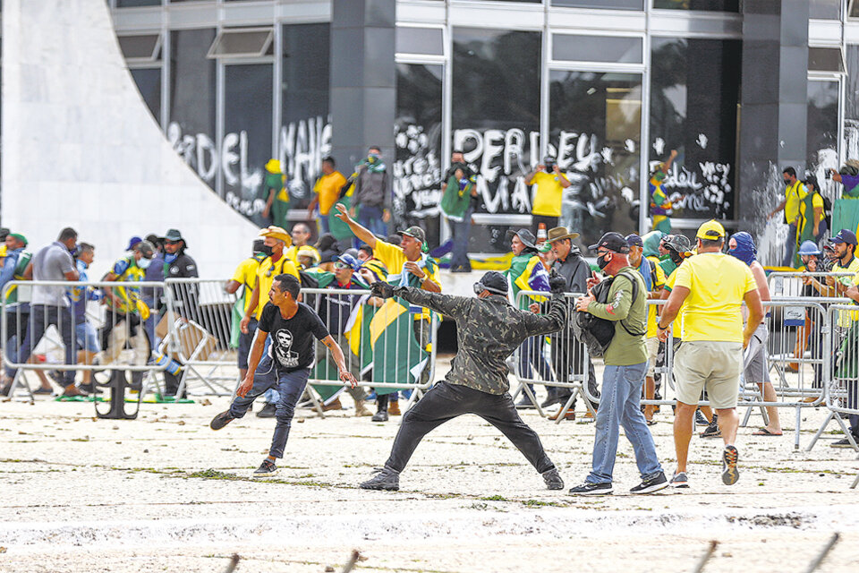 Brasil: Guerra santa, golpistas y mercaderes de fe (Fuente: EFE)