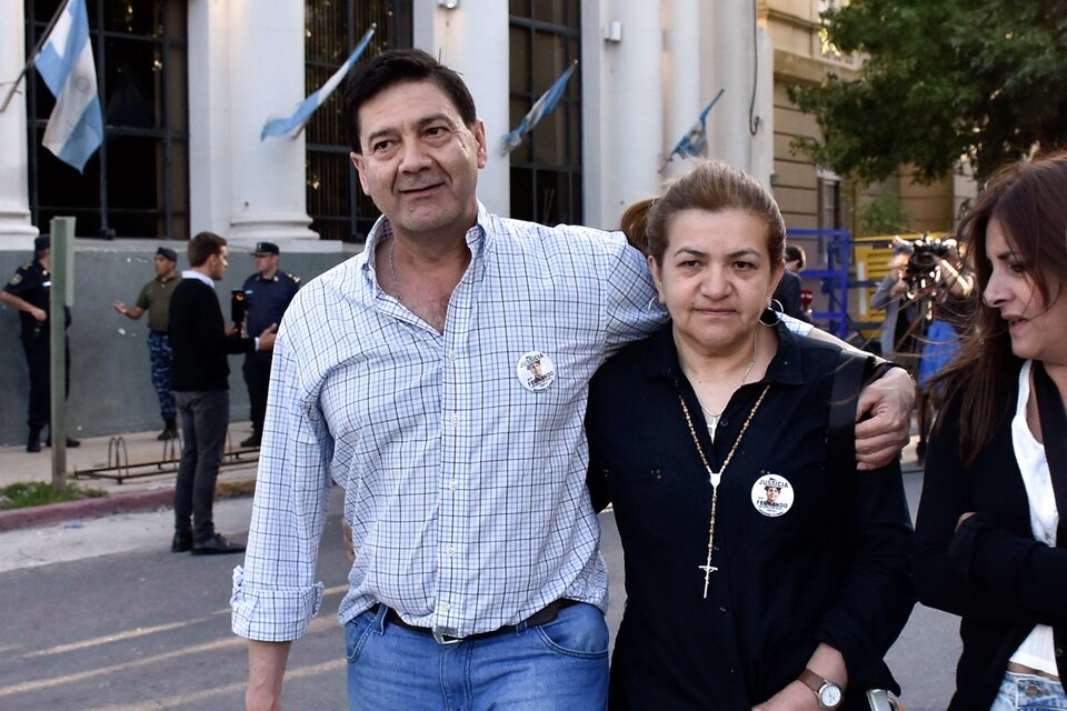 Graciela Sosa y Silvino Baéz, los padres de Fernando, asesinado a golpes hace tres años en Villa Gessell.  (Fuente: NA)