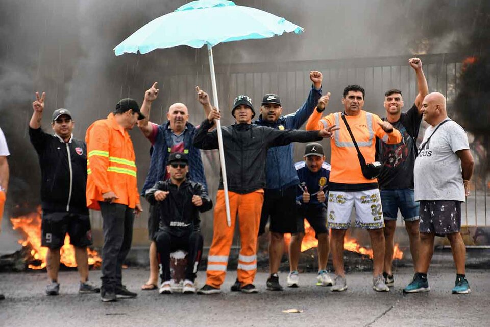 El conflicto lleva inmovilizado al puerto de Rosario hace más de un mes. (Fuente: Sebastián Granata)