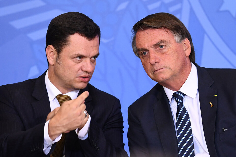 Torres, cuando era ministro, junto a Bolsonaro. (Fuente: AFP)