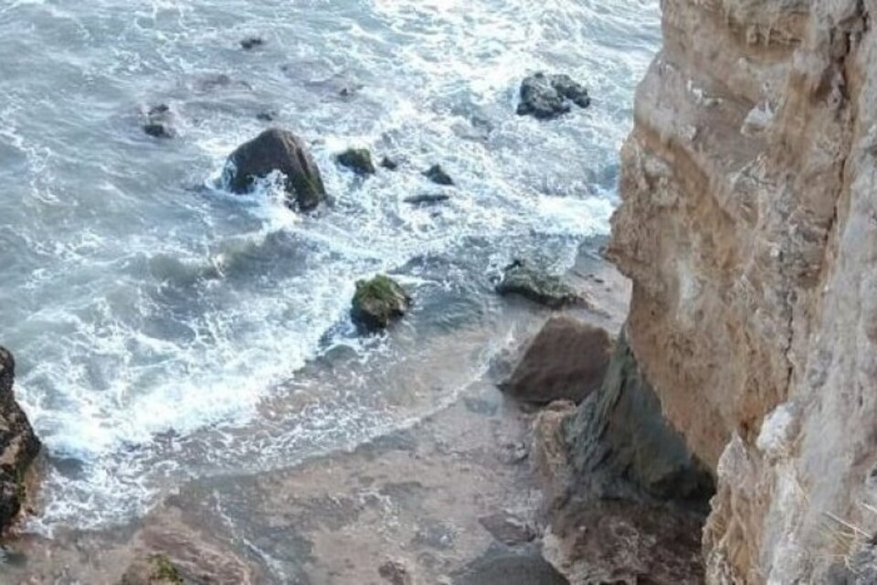 El turista le había pedido a otra persona que le saque una foto de cuerpo entero. 