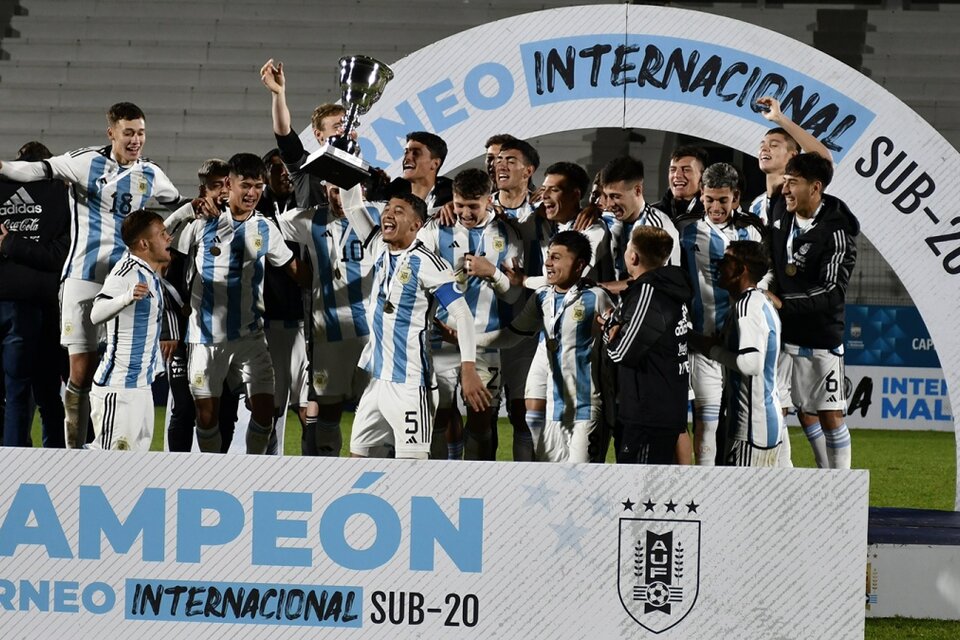La selección argentina Sub-20 dirigida por Javier Mascherano viene de ganar la Copa Ciudad de Maldonado.  (Fuente: Selección argentina)