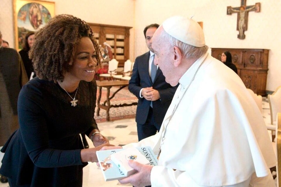 Epsy Campbell, recibida por el Papa Francisco en el Vaticano. (Fuente: Prensa Vaticano)