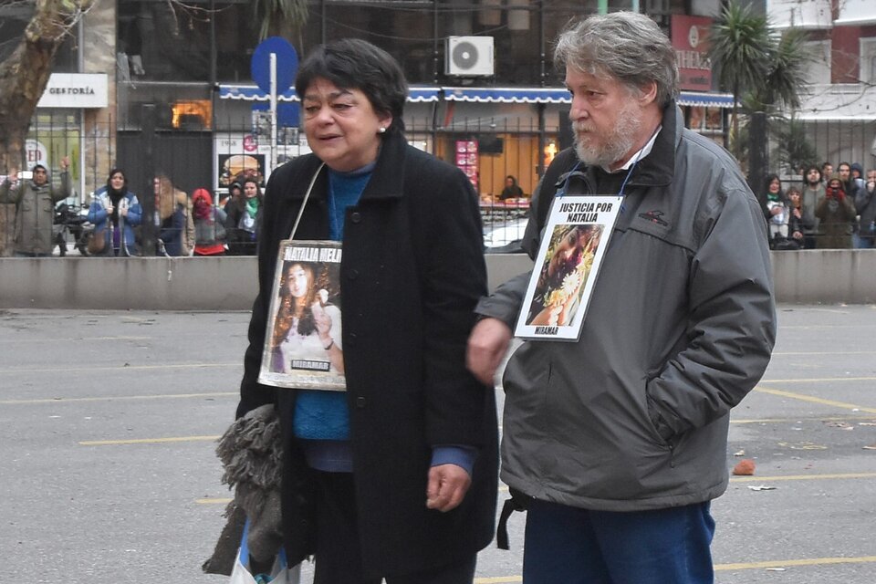 Laura Calampuca y Gustavo Melmann, los padres de la adolescente asesinada en Miramar, el 4 de febrero de 2001.