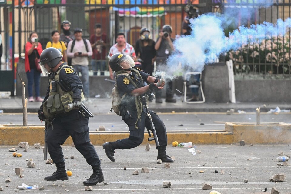 La policía de Perú y una postal repetida (Fuente: AFP)
