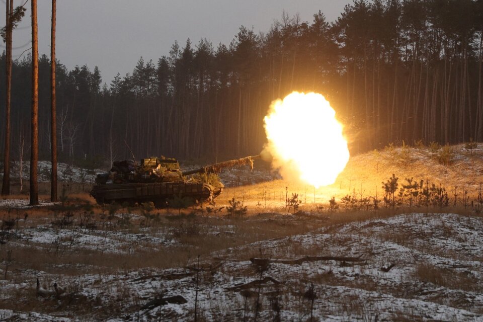 Un tanque ucraniano en acción en Lugansk. (Fuente: AFP)