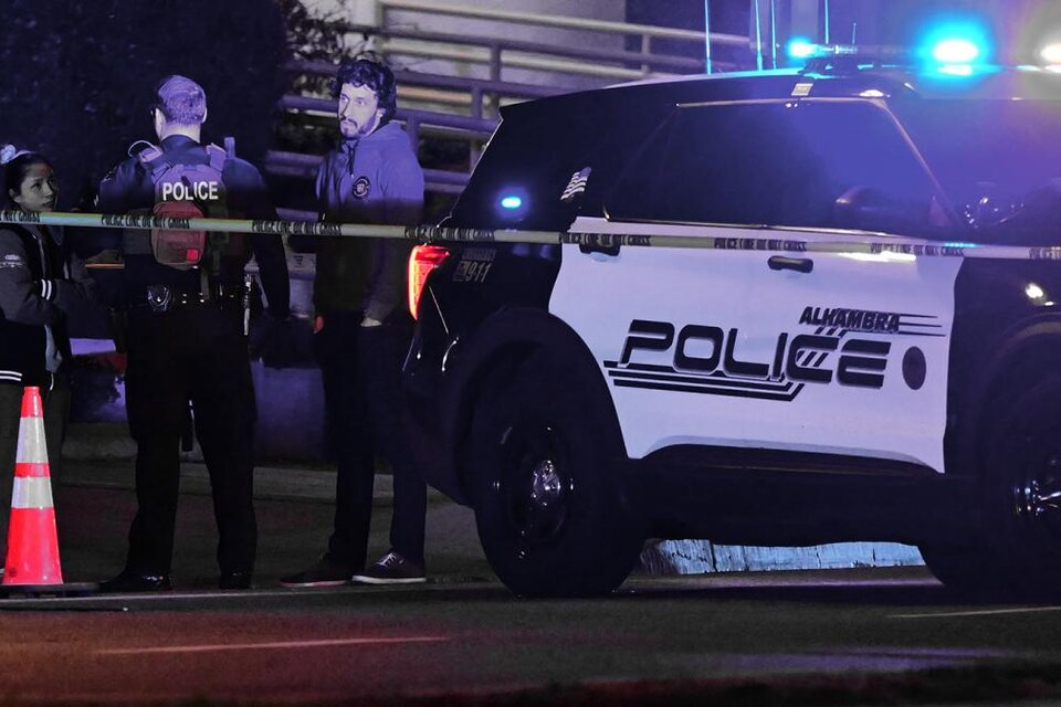 Un hombre asesinó a 10 personas en un tiroteo en California este sábado. (Foto: AFP)