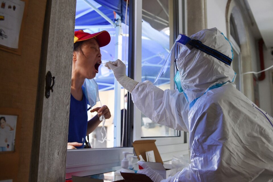 Coronavirus: hace tres años la ciudad de Wuhan era aislada por un virus, el SARS-Cov-2, que provocaba pulmonías y muertes  (Fuente: AFP)