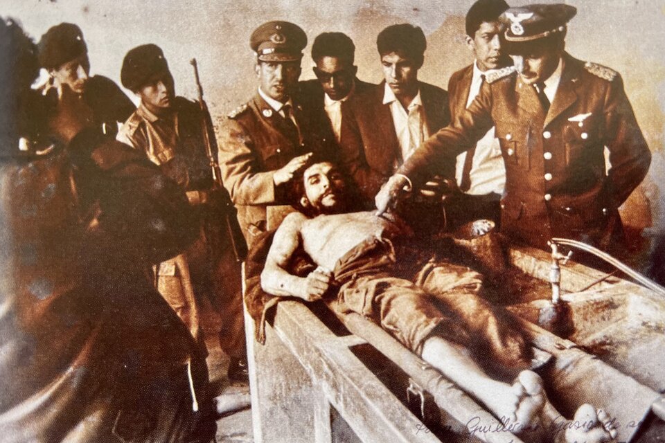 Foto de Freddy Alborda. Exhibición del cadáver del Che (1967). (Museo Nacional de Bellas Artes, Bs.As.)