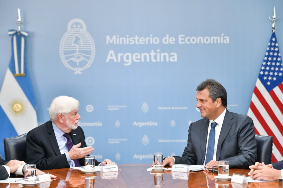 El asesor Especial del Presidente Joe Biden para las Américas, Christopher Dodd, con el ministro Sergio Massa.