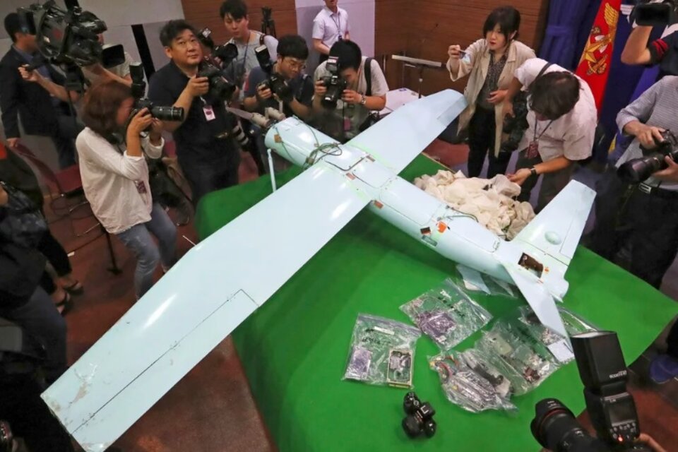 Un presunto dron norcoreano, analziado en el Ministerio de Defensa de Corea del Sur, en 2017.