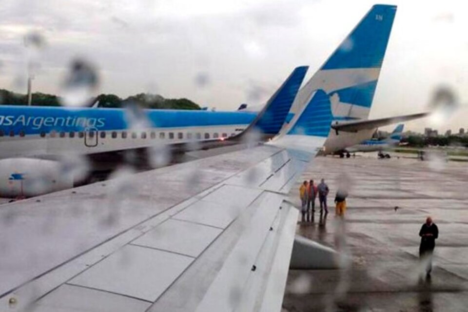 Los servicios de Ezeiza y Aeroparque registraron demoras debido a la tormenta. Imagen: Télam. 