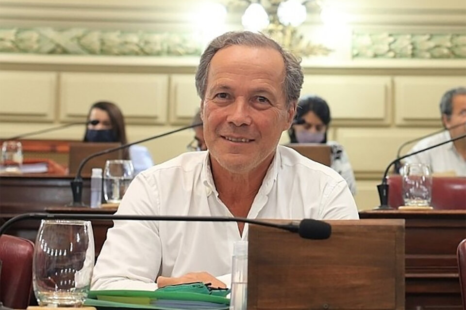 El diputado Giustiniani forma una alianza con Del Frade y Palo Oliver.