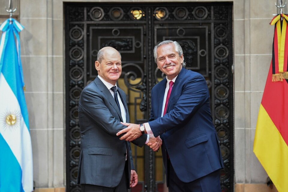 El jefe de Estado argentino, Alberto Fernández, junto al canciller alemán Olaf Scholz. (Fuente: NA)