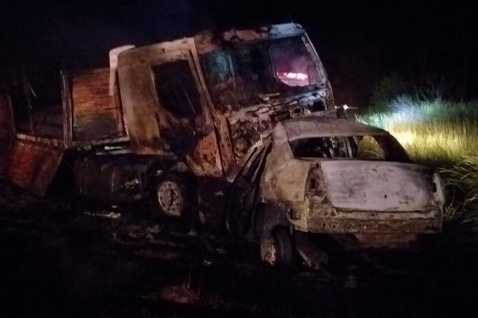 Tres personas murieron en un choque frontal entre un auto y un camión en la ruta provincial 51.