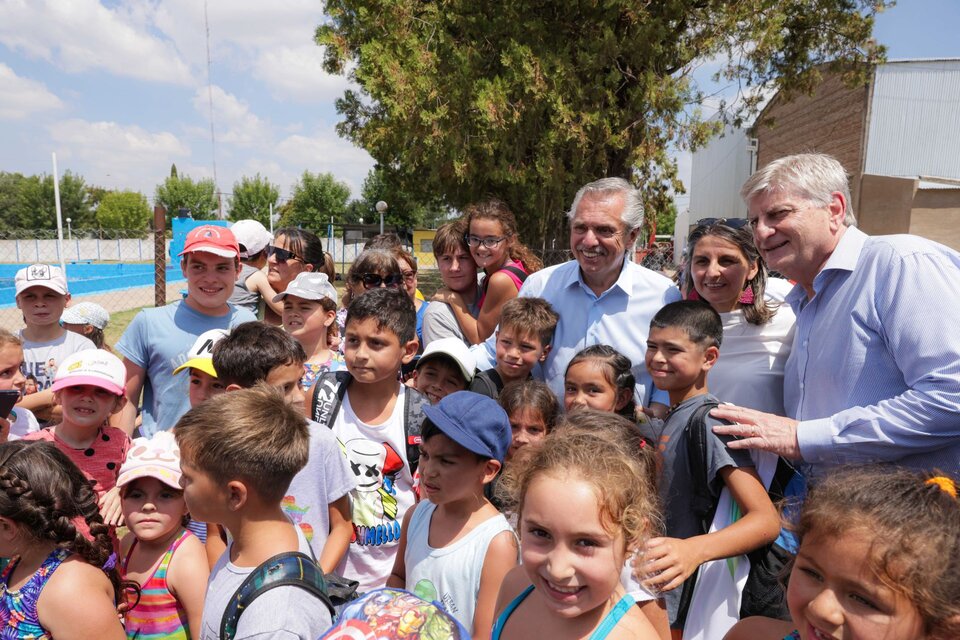 Alberto Fernández en una visita a La Pampa junto al gobernador Sergio Ziliotto, que va por su reelección.  (Fuente: NA)
