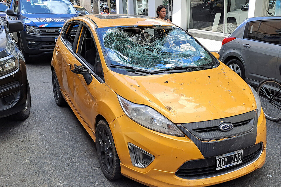 El Ford Fiesta quedó severamente dañado. (Fuente: Sebastián Granata)