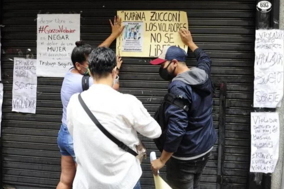 El barrio acompañó a la joven abusada.