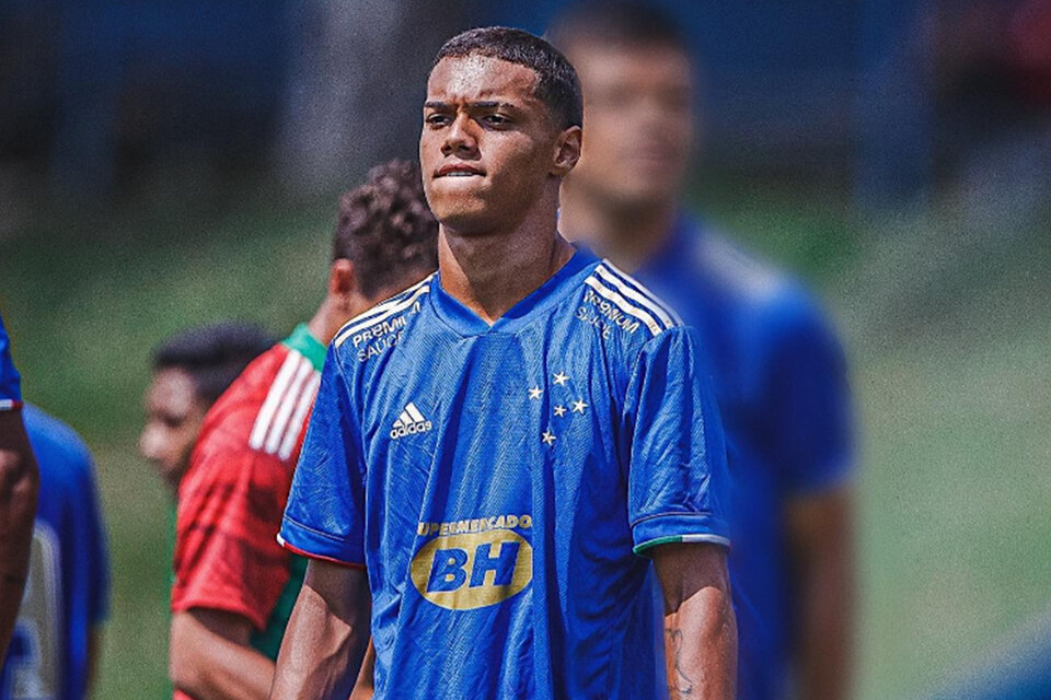 Joao Mendes de Assis Moreira juega de delantero y es zurdo (Fuente: Instagram)