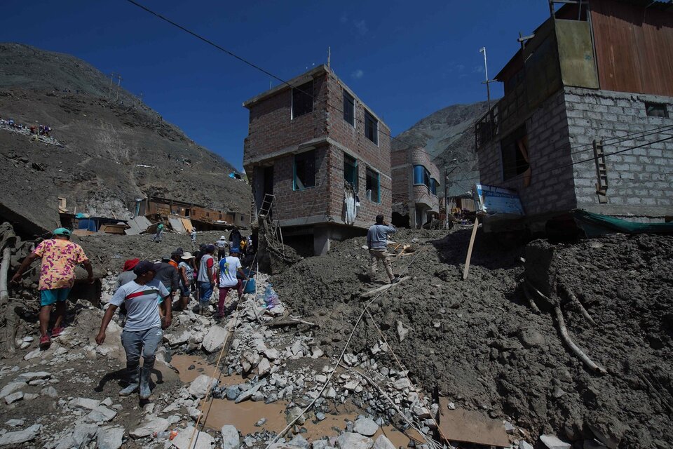 Los torrentes de barro y piedras destruyeron todo a su paso. (Fuente: EFE)