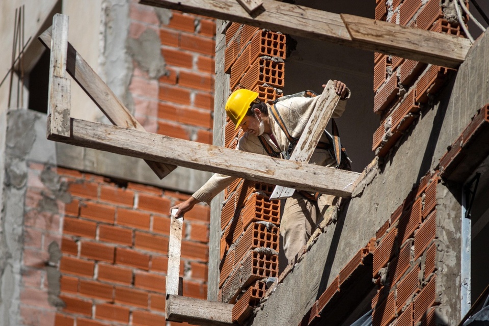 La construcción generó 16,8 por ciento más del empleo que tenía en febrero de 2020.