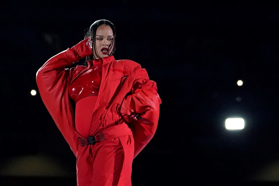 A diferencia de otros shows anteriores, Rihanna lideró el espectáculo sola y sin contar con otro artista invitado (Foto: AFP). 