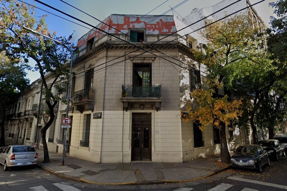 El hallazgo se produjo en la habitación de un hotel ubicado en calle Solis al 1300. (Foto: Maps)