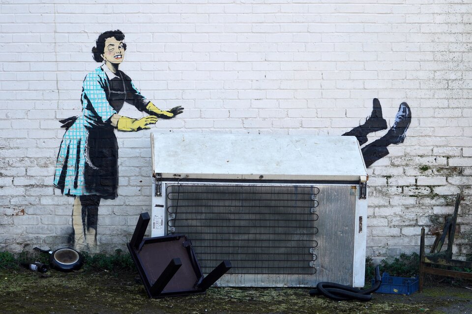 El nuevo trabajo de Banksy, el artista urbano anónimo, por motivo del Día de San Valentín. Foto: AFP