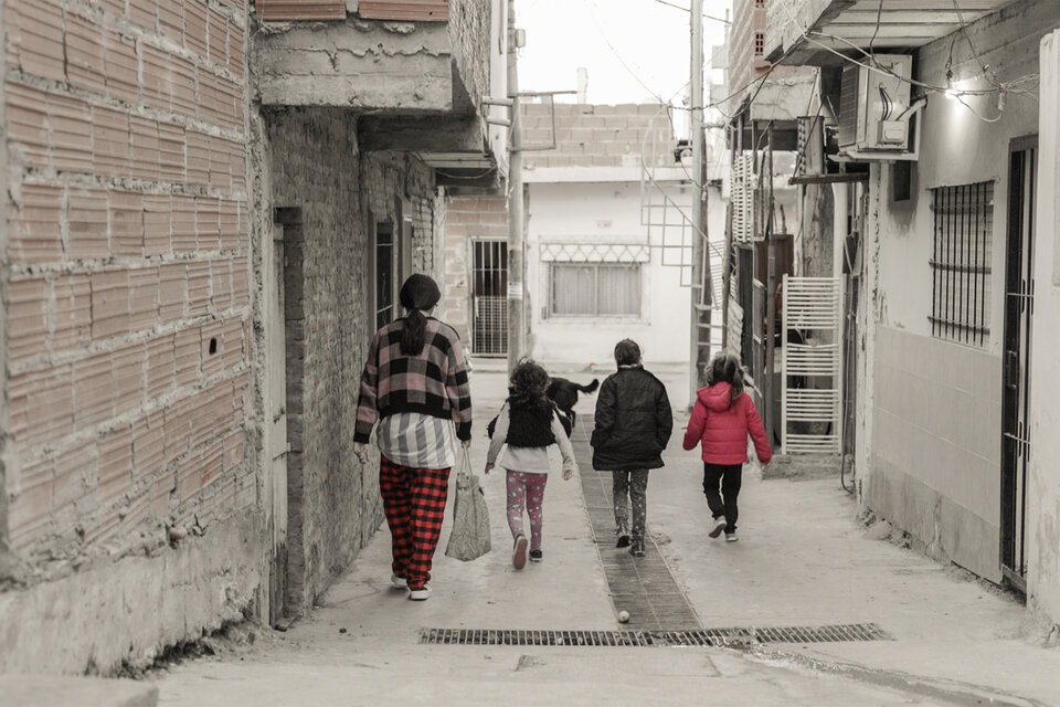 Son 8,8 millones de niñas y niños de Argentina pobres por ingresos o privados de derechos básicos. (Fuente: Unicef)