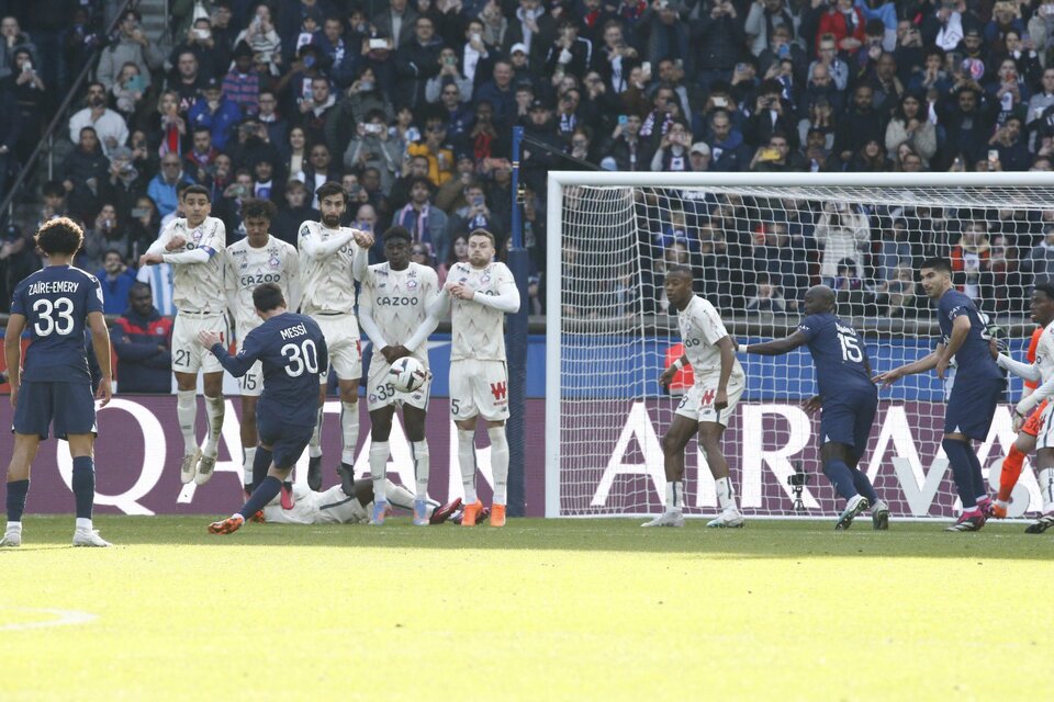 Lionel Messi selló la victoria del PSG sobre el final del encuentro ante Lille Olympique Sporting Club. Foto: @PSG_espanol