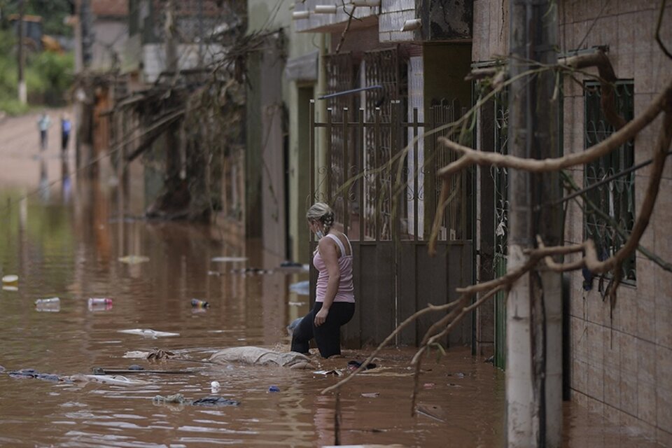 Las inundaciones en San Pablo, Brasil, provocaron la muerte de al menos 36 personas y destrozaron decenas de autos y casas. (Fuente: Télam)