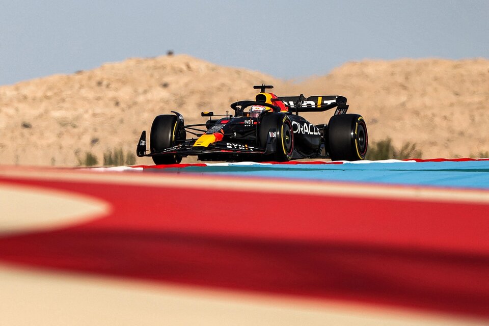 Max Verstappen terminó las pruebas por delante de Sainz y Albon (Fuente: AFP)