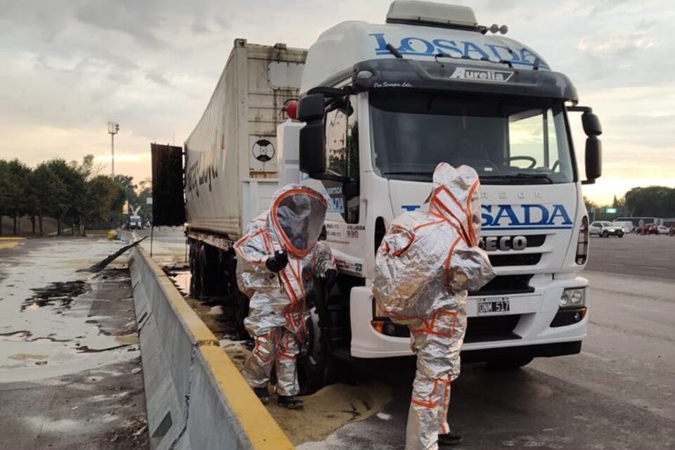 El Ejército Argentino bridó asistencia en Ituzaingó ante el derrame y combustión de un agente químico que se produjo en la Autopista Acceso Oeste. (Foto: Ministerio de Defensa)