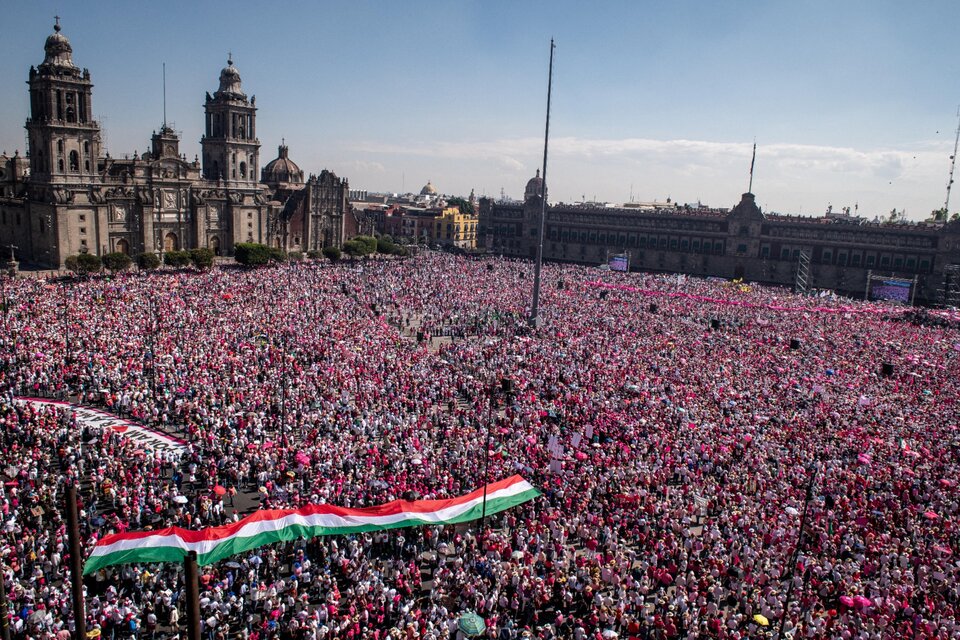 Masiva protesta en México contra la reforma electoral promovida por López Obrador (Fuente: AFP)