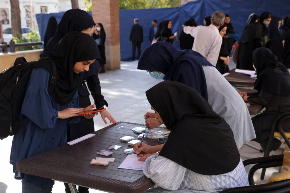 Irán: Envenenaron a cientos de alumnas para forzar el cierre de escuelas 