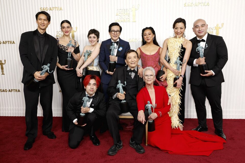 El elenco de "Todo en Todas Partes al Mismo Tiempo" (Foto: Frazer Harrison / GETTY IMAGES NORTH AMERICA / Getty Images via AFP)