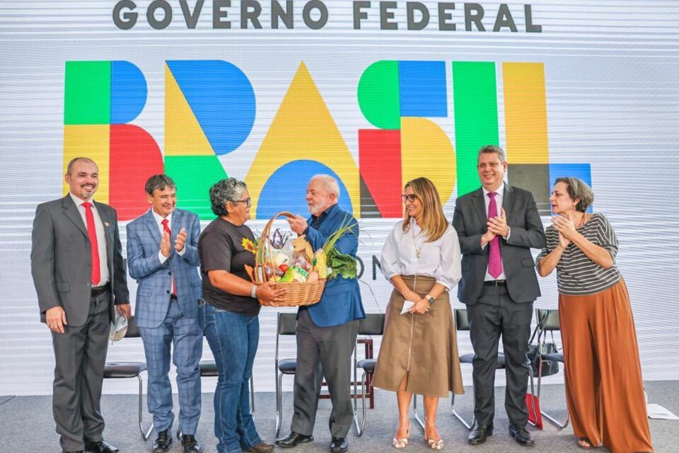 Ceremonia en el Palacio de Planalto por la reactivación del Consejo Nacional de Seguridad Alimentaria (Consea) (Fuente: Lula da Silva Twitter)