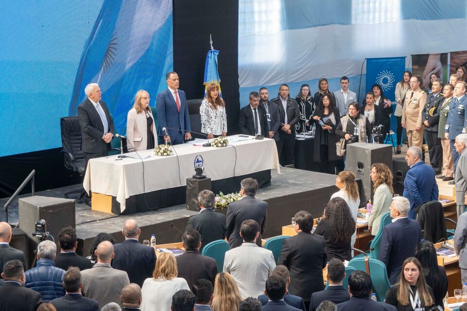 Alicia Kirchner abrió el año legislativo en Santa Cruz con reclamo a la Corte y a la Ciudad de Buenos Aires.