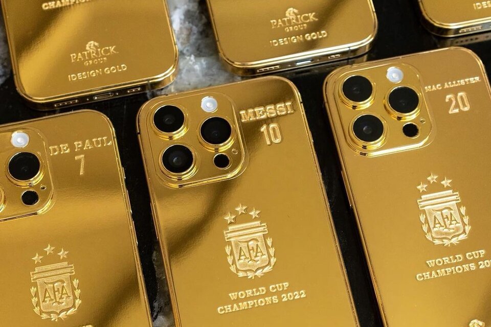 Las fundas de iPhone para Messi y sus compañeros de la selección argentina. IG/@idesigngold