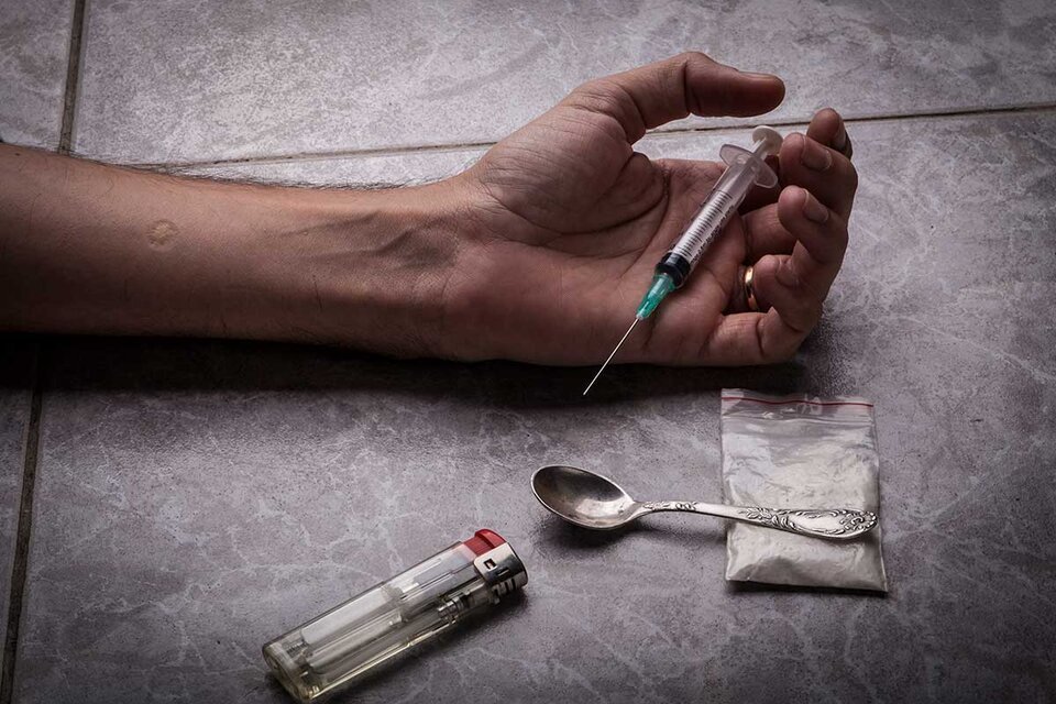 En candaá, durante la pandemia de la covid, los opiáceos provocaron más muertes por sobredosis que los fallecimiento por el coronavirus. Imagen: Shutterstock