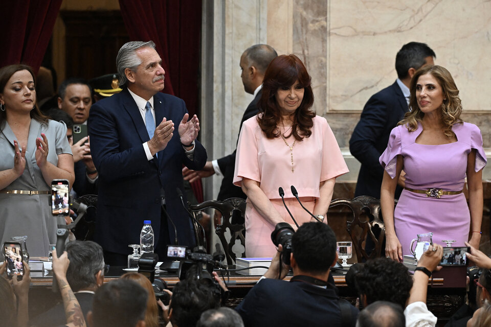 Alberto Fernández junto a Cristina Kirchner ante la Asamblea Legislativa. (Fuente: AFP)