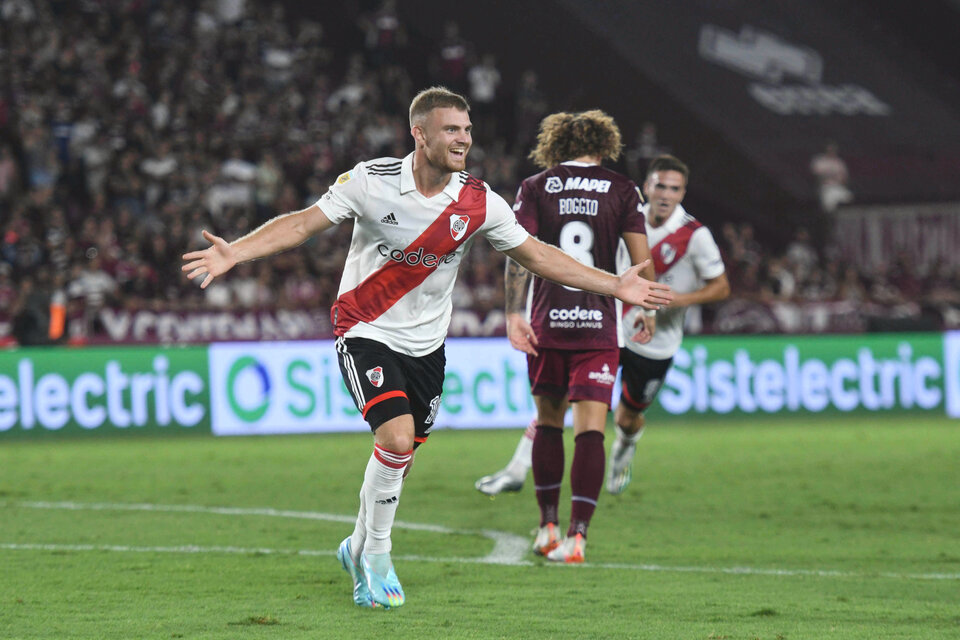 Lucas Beltrán festeja su gol, el segundo de River en la victoria 2 a 0 ante Lanús en La Fortaleza.  (Fuente: Télam)