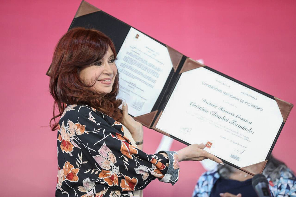 CFK recibió el Doctorado Honoris Causa de la Universidad Nacional de Río Negro. (Fuente: NA)